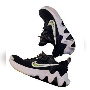 Nike,  size 8 Black and White